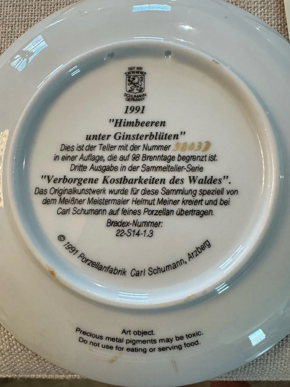 4 Decorative Wall plates German, from Bavaria, summer flowers and berries
